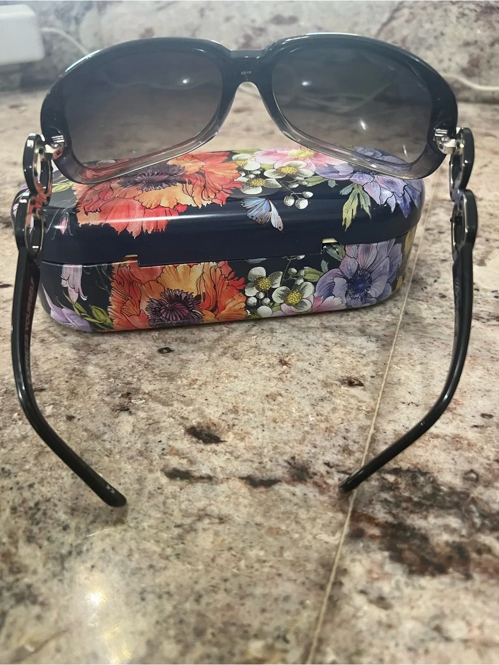 EUC!Brighton”Express Yourself”Black Sunglasses/Silver&CrystalArms/Case/No Damage - Picture 4 of 9